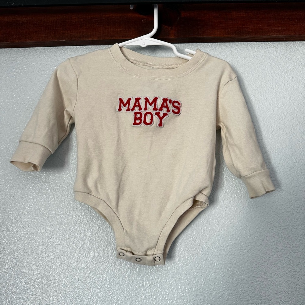 Long-Sleeve Cream Bodysuit with Red "MAMA'S BOY" Embroidery